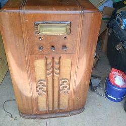 Antique GE Radio