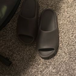 Yeezy Slide 