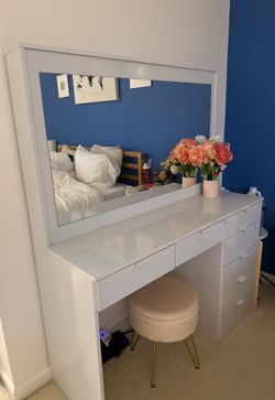 *PENDING** Vanity Dresser Makeup Table White With Stool Chair