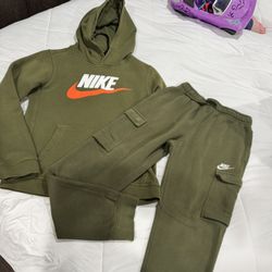 Nike L
