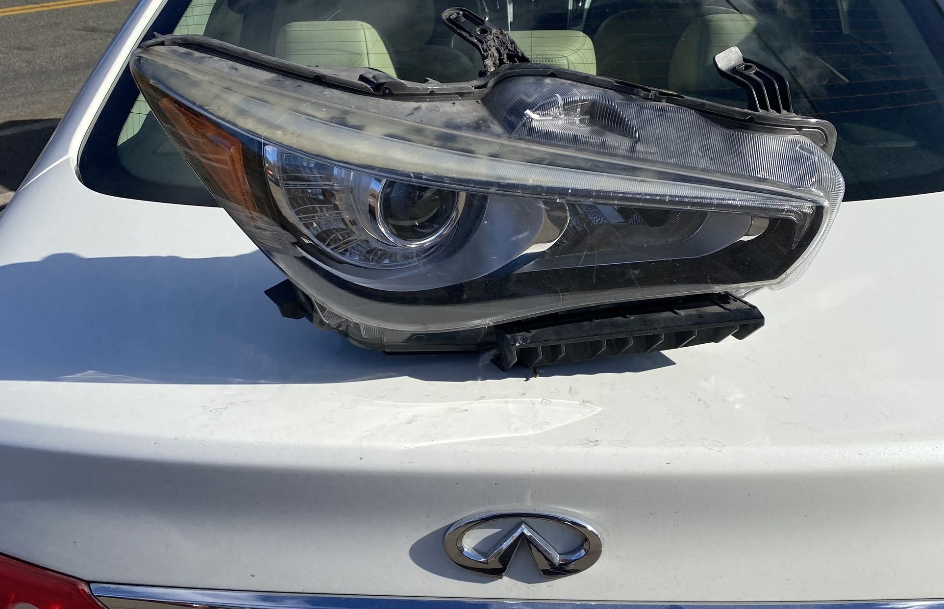 Passenger Headlight For Q50 Infiniti 2016, No Adaptive
