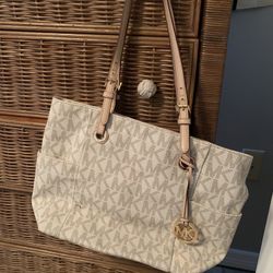 Michael Kors Jet Set Signature Beige Tote Shoulder Purse 