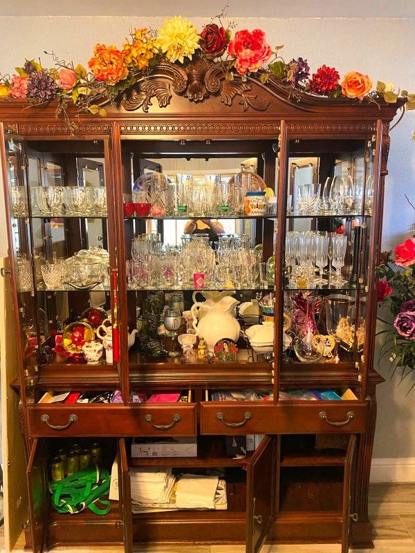 Vintage China Cabinet – Lighted, Glass Shelves, Beautiful Condition!