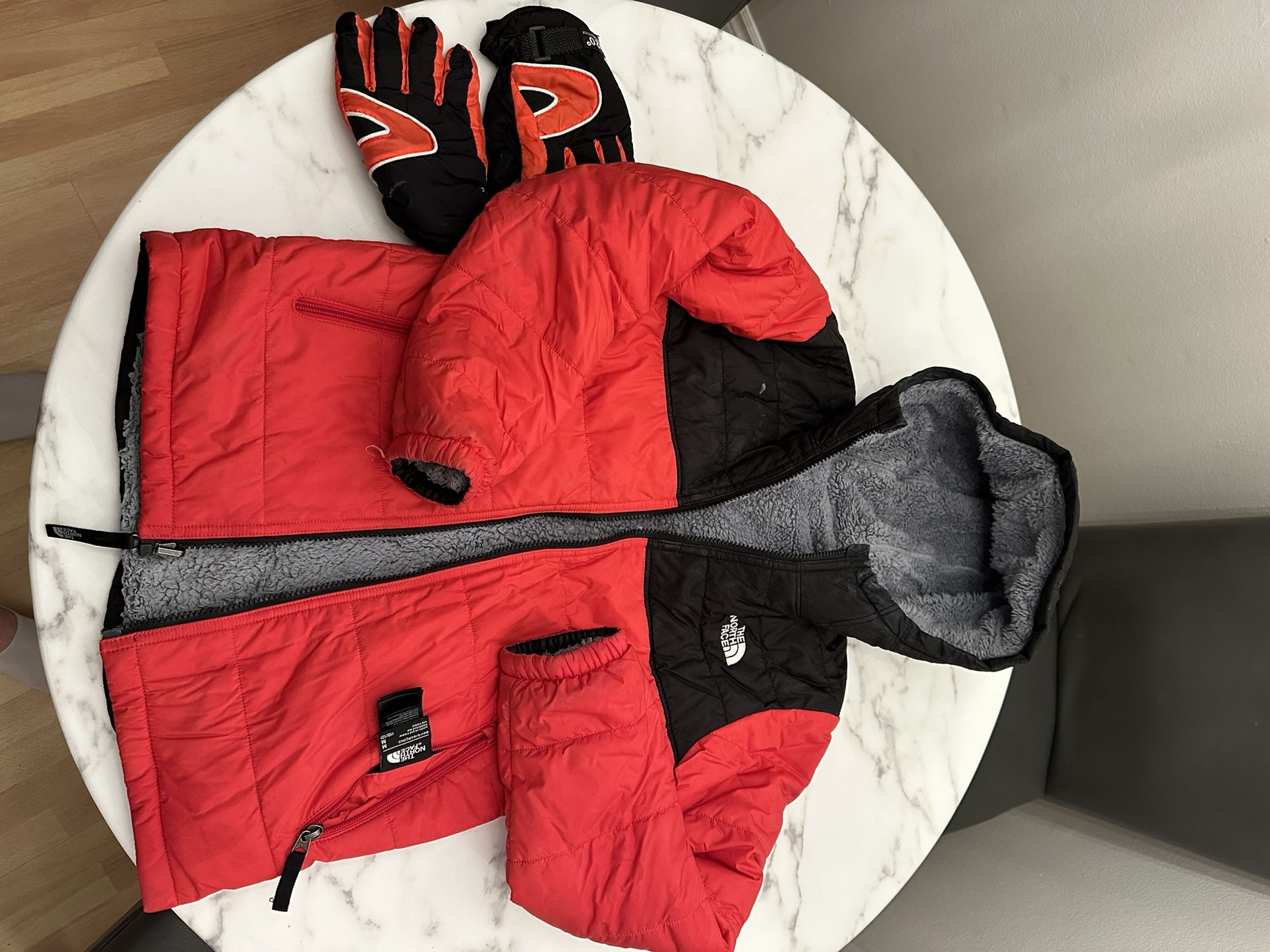 North face - Youth Size 10/12 Reversible Jacket And Gloves