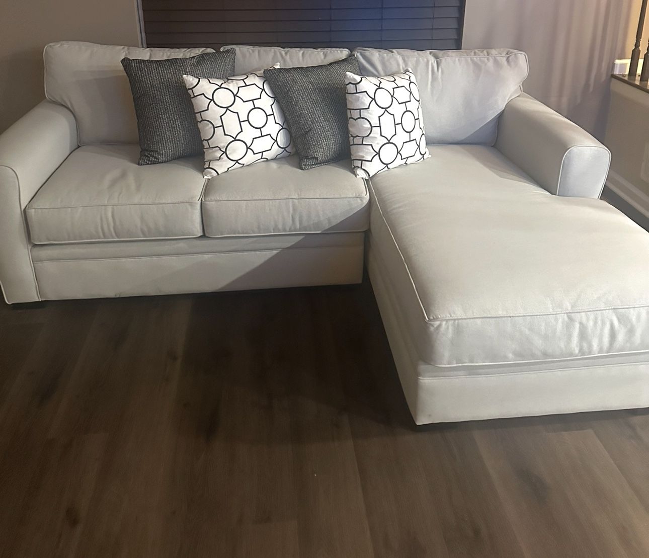 Light Gray Artemis RAF Chaise  + FREE High Table 