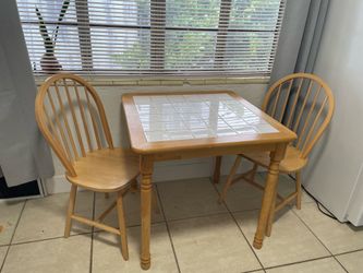 Kitchen Table with 2 Chairs