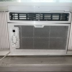 Window Air Conditioner Cools 250 sq. ft. with Remote in White