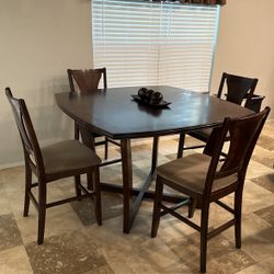 Kitchen Table & Chairs