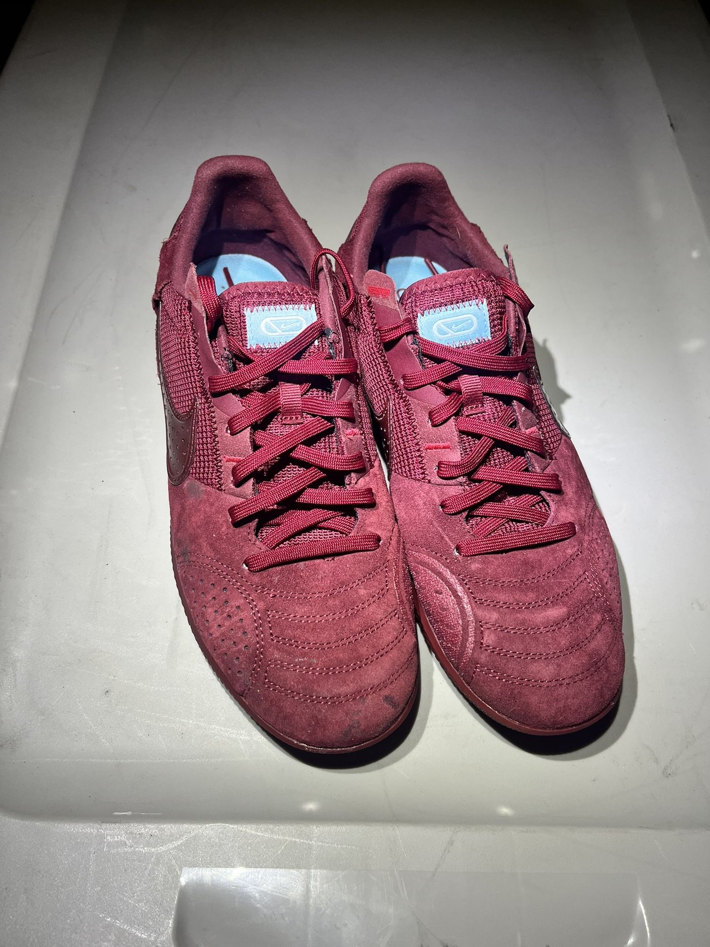 NIKE STREETGATO STREET GATO "INDOOR SOCCER CLEATS" TEAM RED SZ M7.5 W9 DC8466