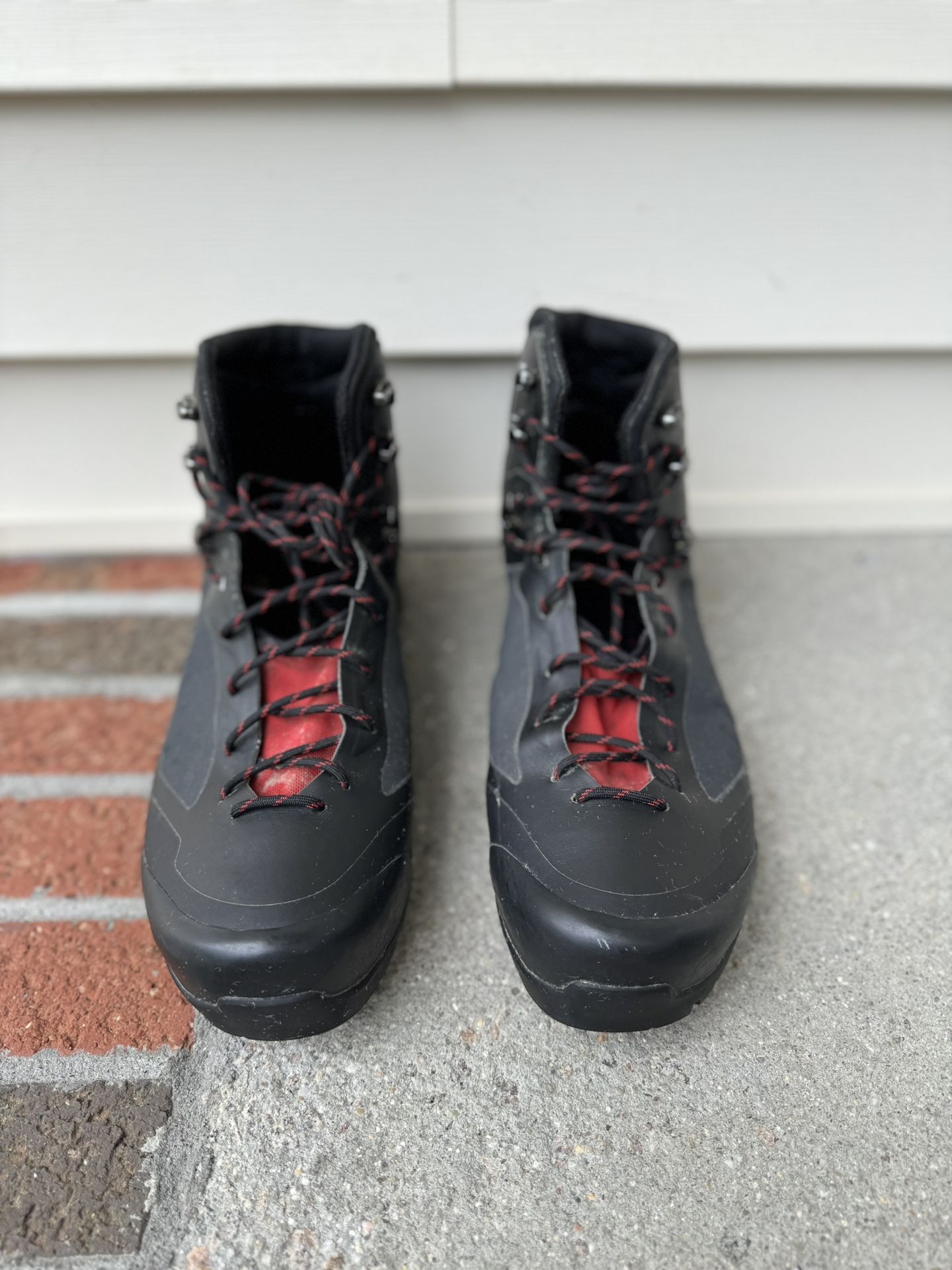 Arc’teryx Bora2 Mid GTX Hiking Boots Men’s Size 11.5 Black No Inner Sock