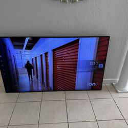 Samsung Smart Tv 65” Good Condition . Include TV wall mount
