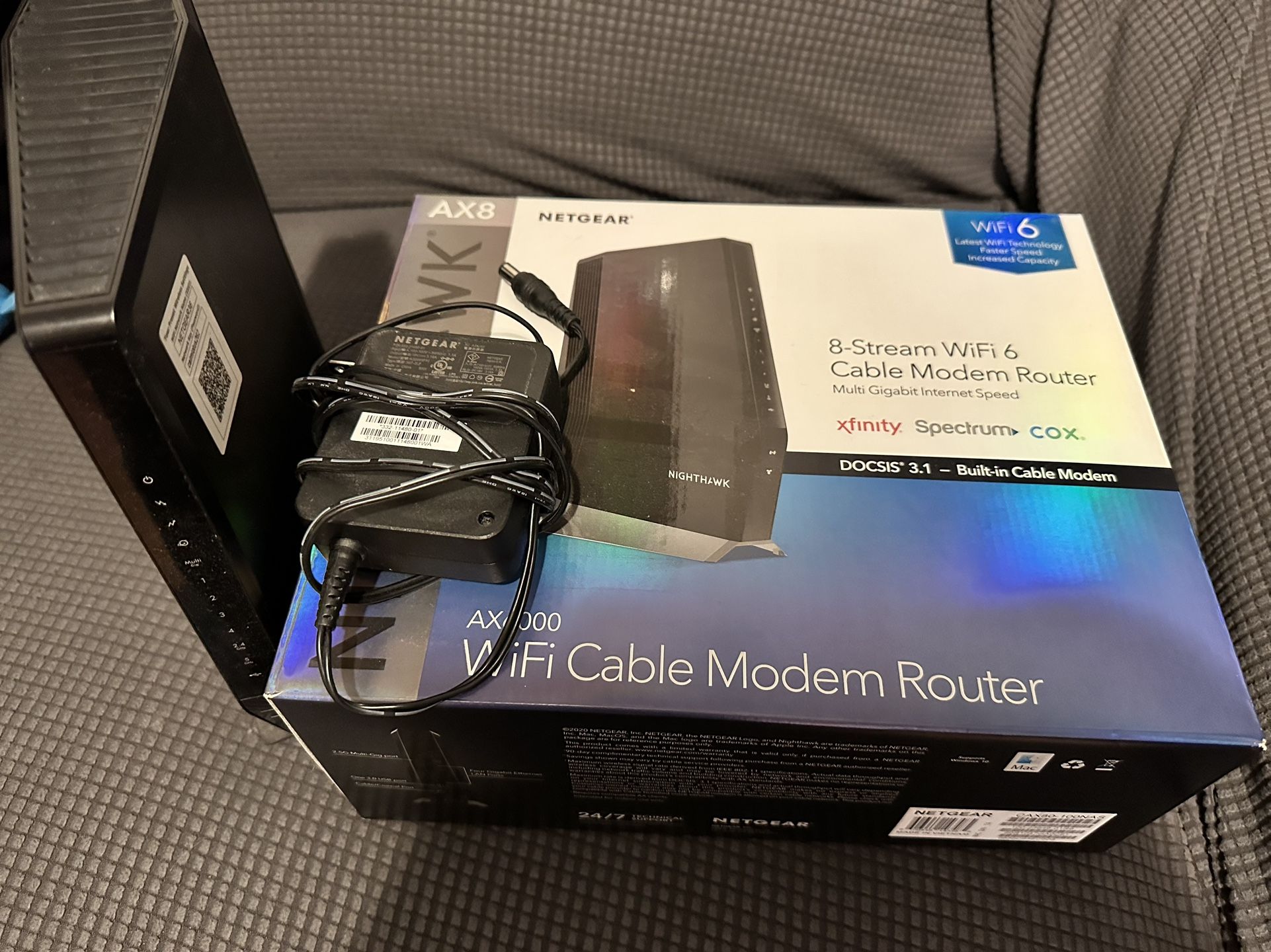 NETGEAR - Nighthawk AX6000 Wi-Fi 6 Router with DOCIS 3.1 Cable Modem - Black