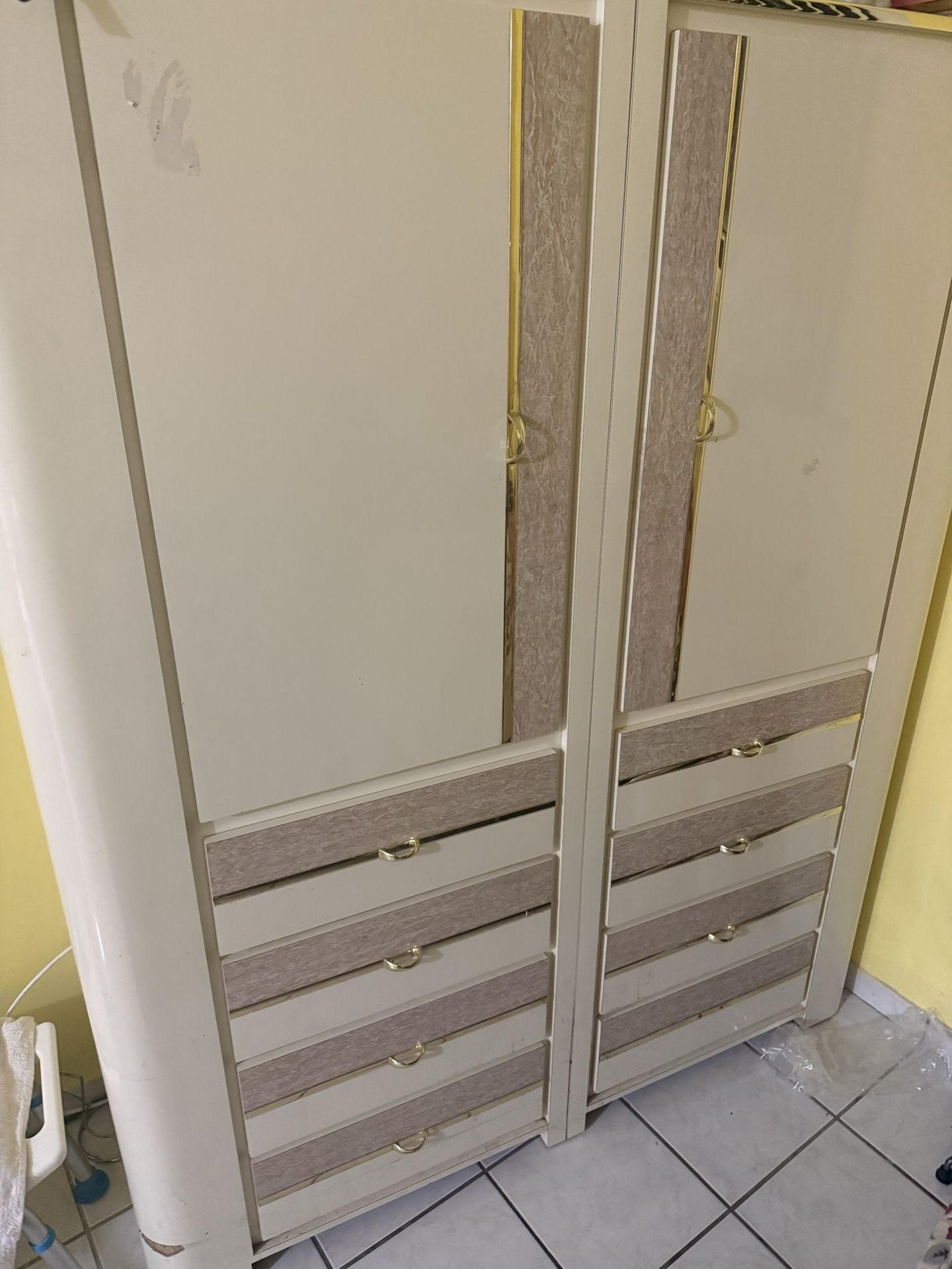 Big Armoire Free