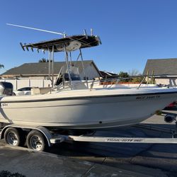 2001 21’ Century Center Console Fishing Boat 