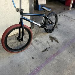 USED 20 INCHES  SUNDAY BLUE PRINT  EVERYTHING WORKS  NEEDS  BACK TUBE  ONLY  HAS NEW PRIMO BARS  HABLO ESPAÑOL TANBIEN