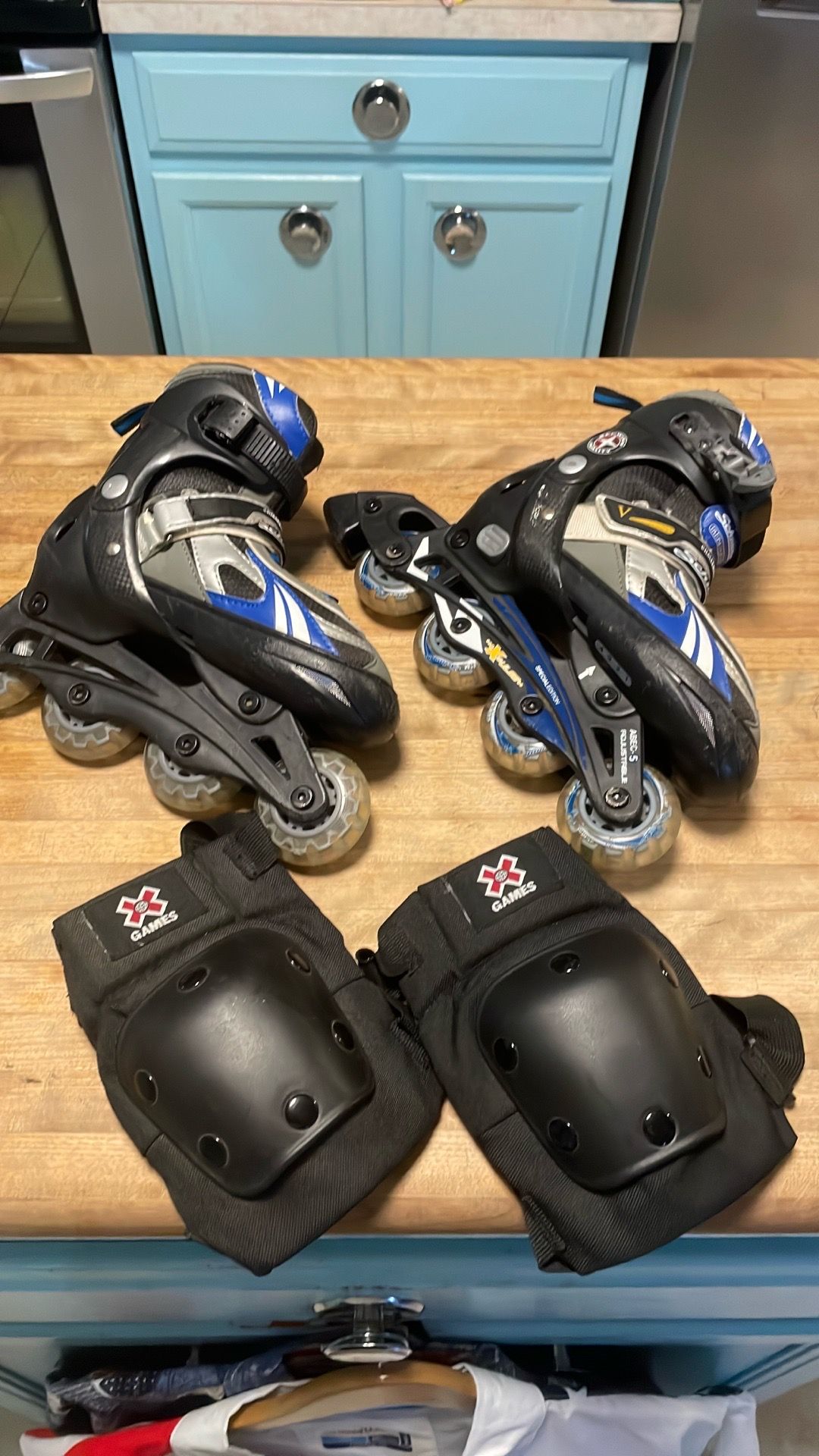 Schwinn brand adjustable size roller blades