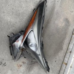 2016-2018 Toyota Prius Right Headlight