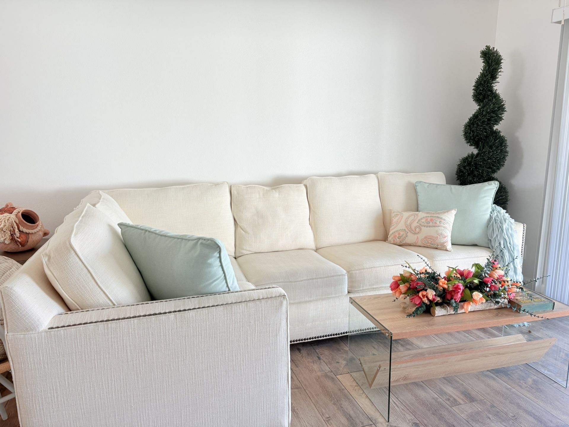 Cream Sectional Couch YES IT IS AVAILABLE !! 