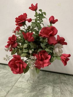 Red Roses Bouquet-fake/plastic