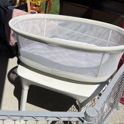 4Moms Momaroo Sleep Bassinet 