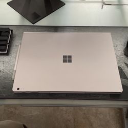 Microsoft Surface Book 2-13.5” Touch-screen Pixel Sense 2-1 Laptop-Intel Core i7- 8GB Memory 256GB-SSD-Platinum