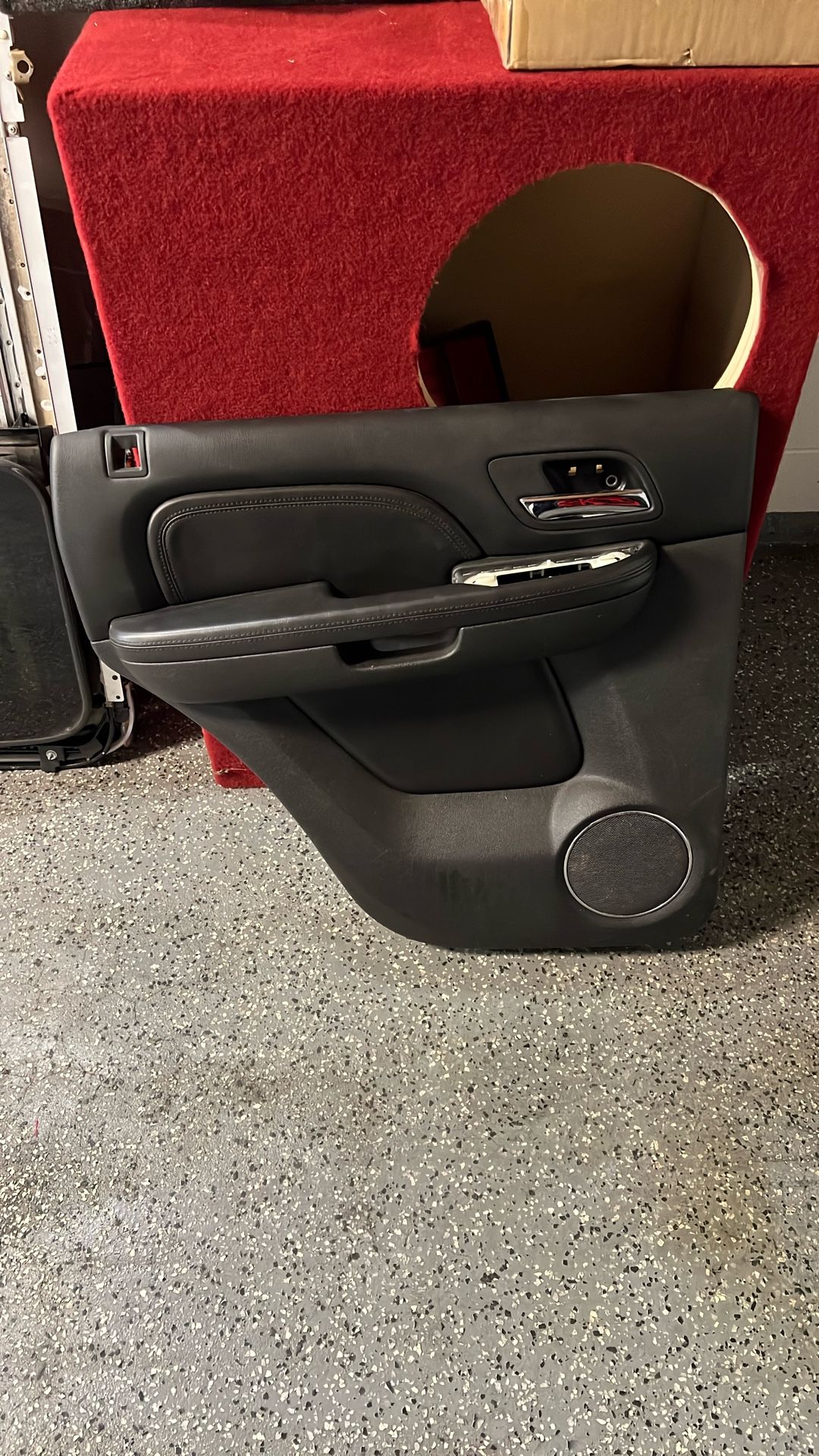 2007-14 GM CADILLAC ESCALADE REAR DRIVER Side Interior Door Panel LH Black used
