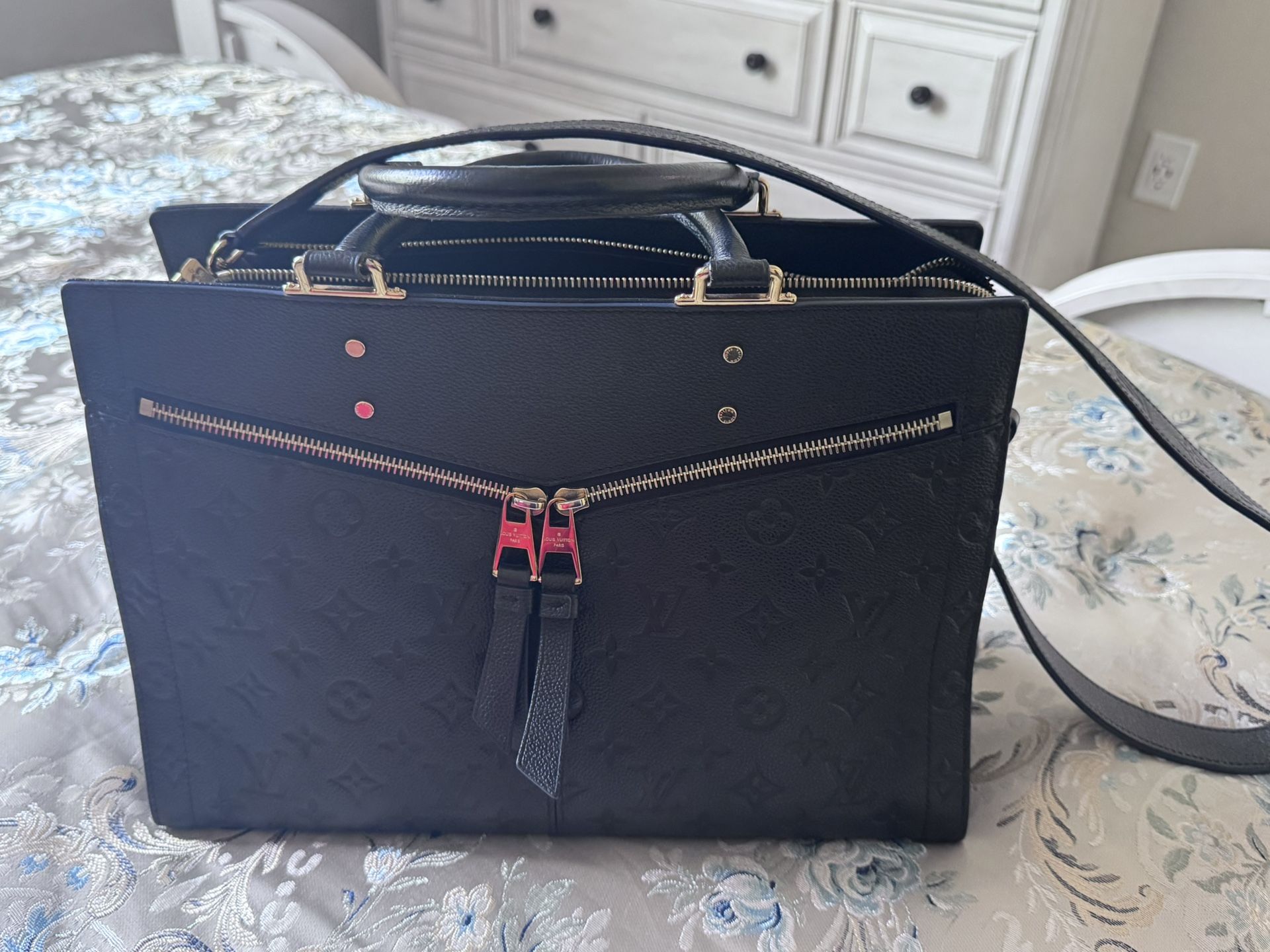AUTHENTIC Louis Vuitton