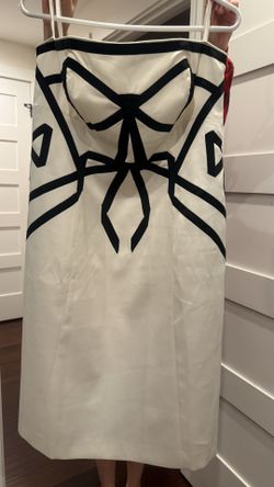 Elegant Strapless Dress – Black & White