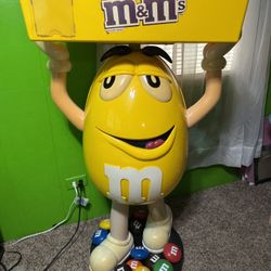 M&M Display 48”