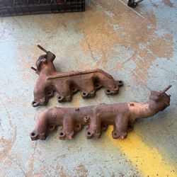 Ford Mustang Cast Iron Exhaust Manifold: D20E-9430-BA