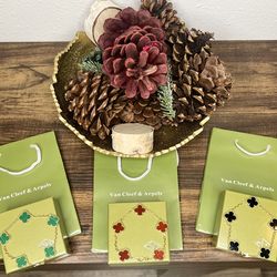 Brand New Van Cleef bracelet With Box And Shopping Bag