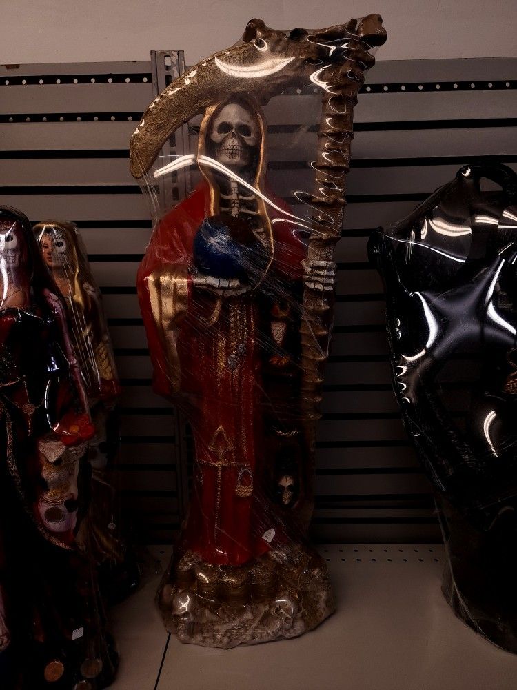 Statues / Estatuas De La Santa Muerte