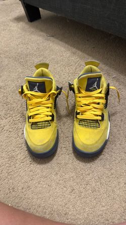 Jordan 4  yellow thunders that I don’t like anymore