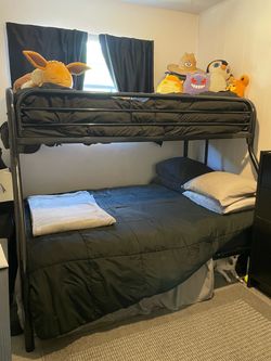 Very Good Black metal bunk bed, Can make an offer .