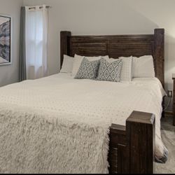 King Bedroom Set For Sale - Less Than 7 Yrs - Mattress Not Included 