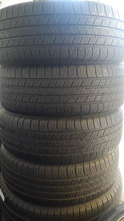Set of 4 matching tires Goodyear size 215/70R15