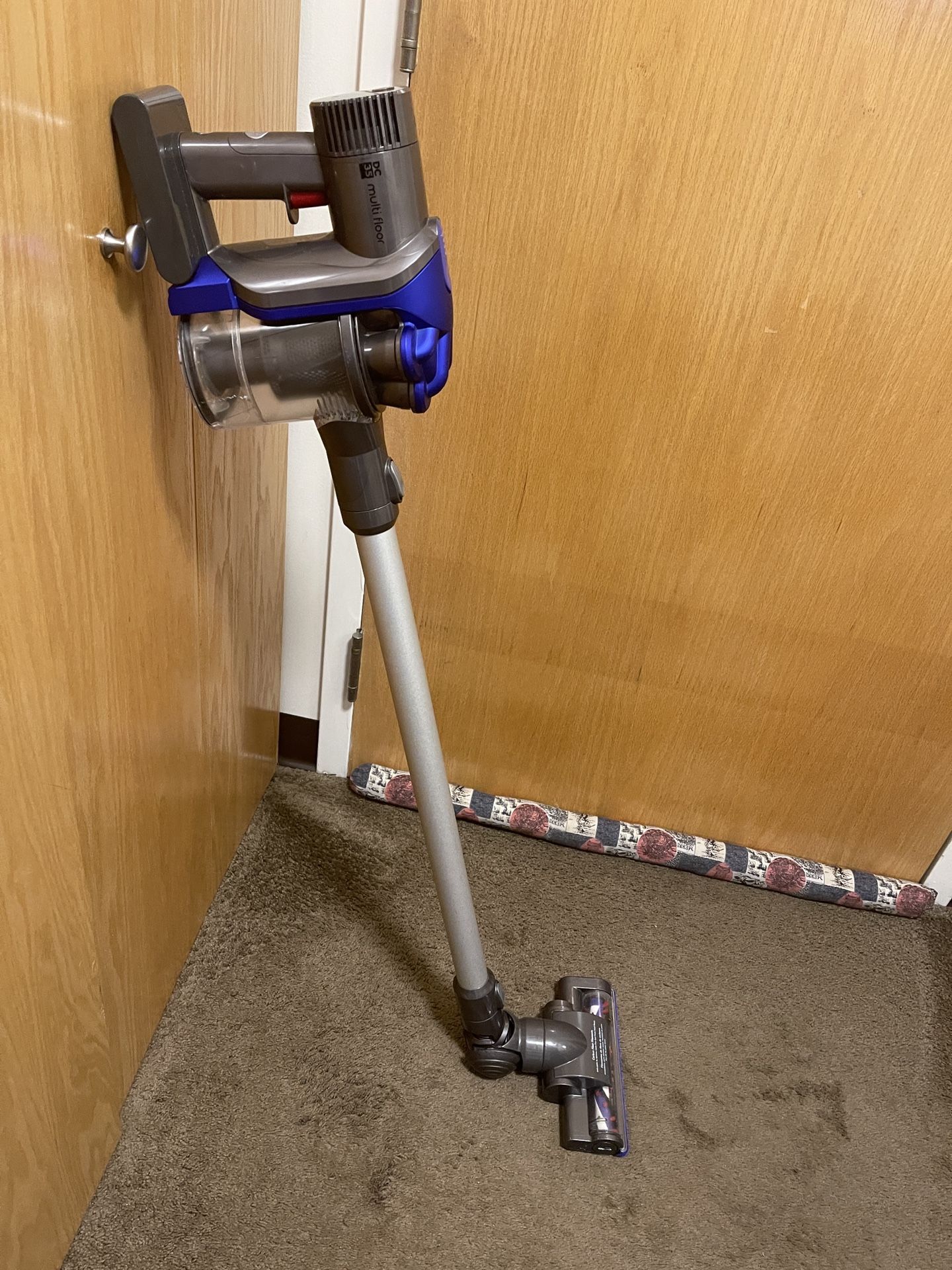 Dyson DC35 Cordless Vacuums/ Attachments OBO