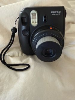 NEW FUJI INSTAX MINI 8 BLACK CAMERA WITH STRAP TESTED WORKS