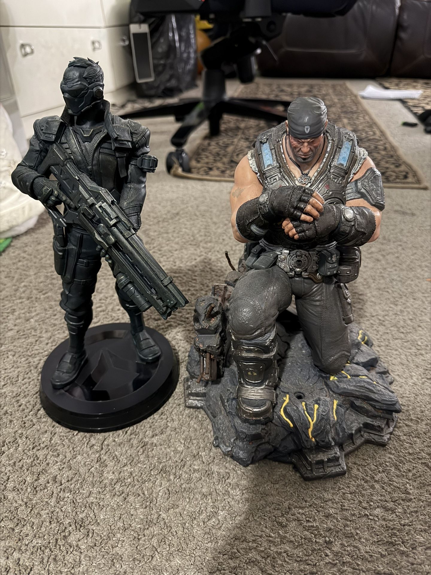 Official Overwatch Soldier 76 Collector Statue And Gears of War 3 Marcus Fenix Statue Epic Games.. no gun  