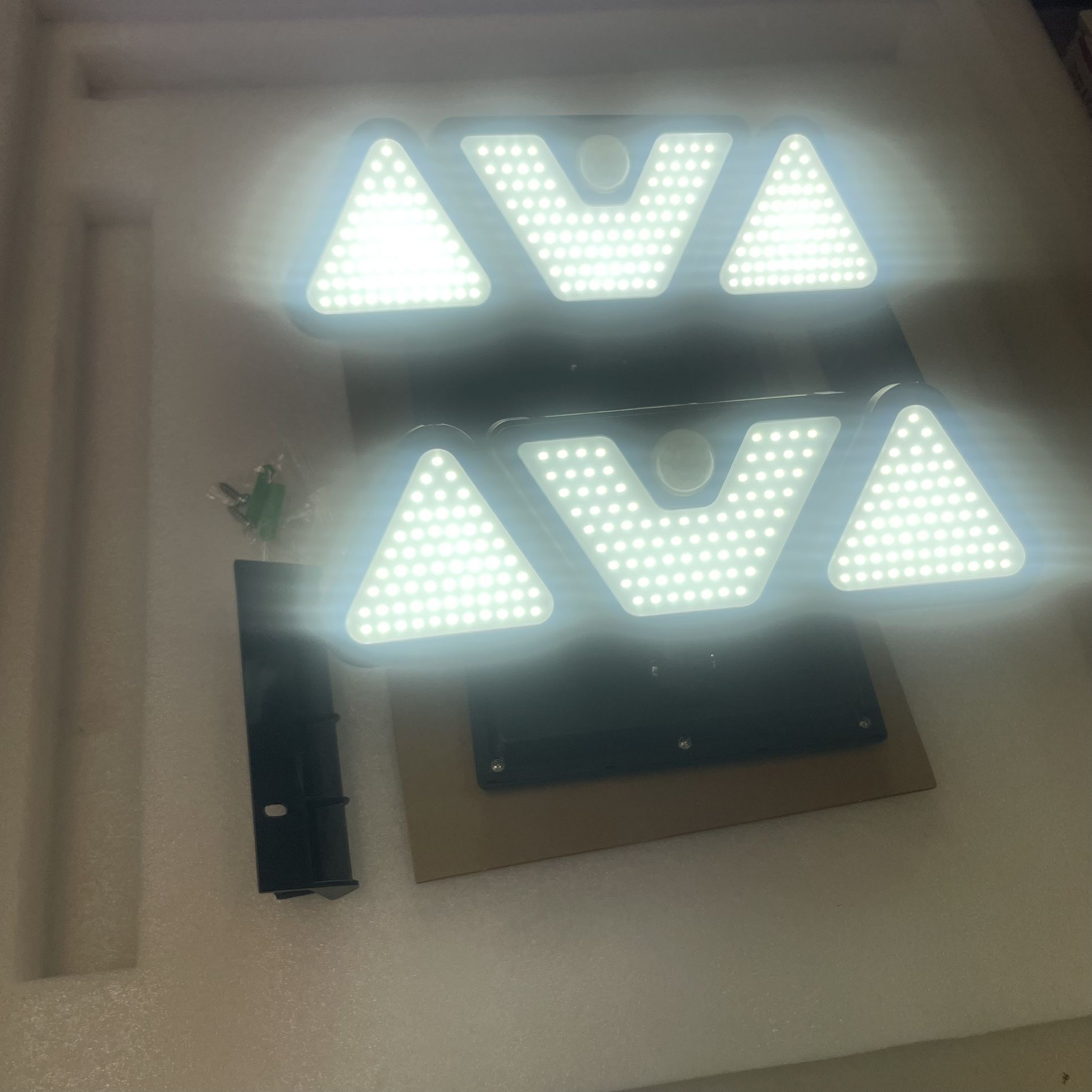 SOLAR LIGHT - Pack of 2 Solar Motion Security Lights  