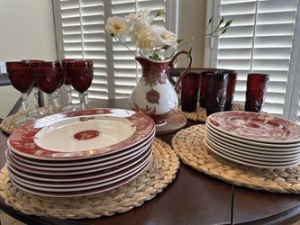 Dinnerware 8ppl (6 goblets, 1 pitcher, 6 glasses included!