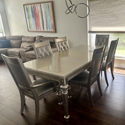 Modern Dining Table Set with 6 Chairs – Excellent Condition! 