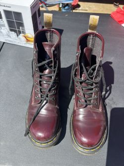 DR. MARTENS WOMENS BURGUNDY