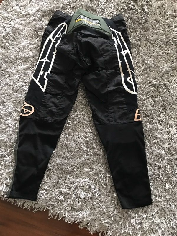 Motorcycle gear pants