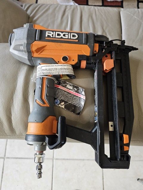 Brand New RIDGID Pneumatic 16-Gauge 2-1/2 in. Straight Finish Nailer with CLEAN DRIVE Technology