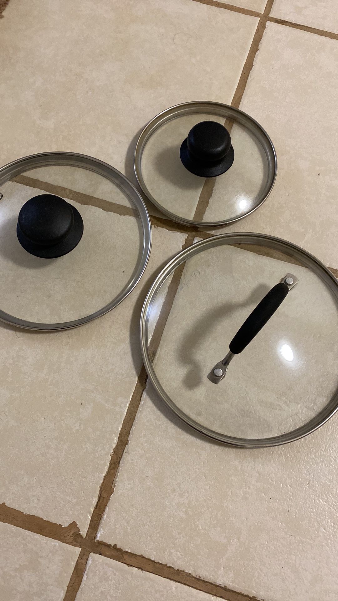Assorted lids 3 different sizes