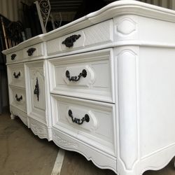 Dresser  White 