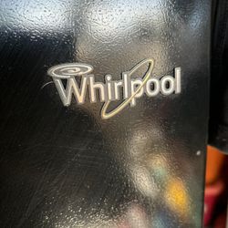 Black Refrigerator/ Refrigerador Negro