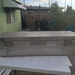 Caja Husky Para Herramienta De Troca Pequeña Con Llave
