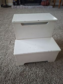 Bed foot stool
